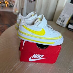 Nike|Baby gender neutral Court Legacy White and Yellow Sneakers,Velcro strap•5C